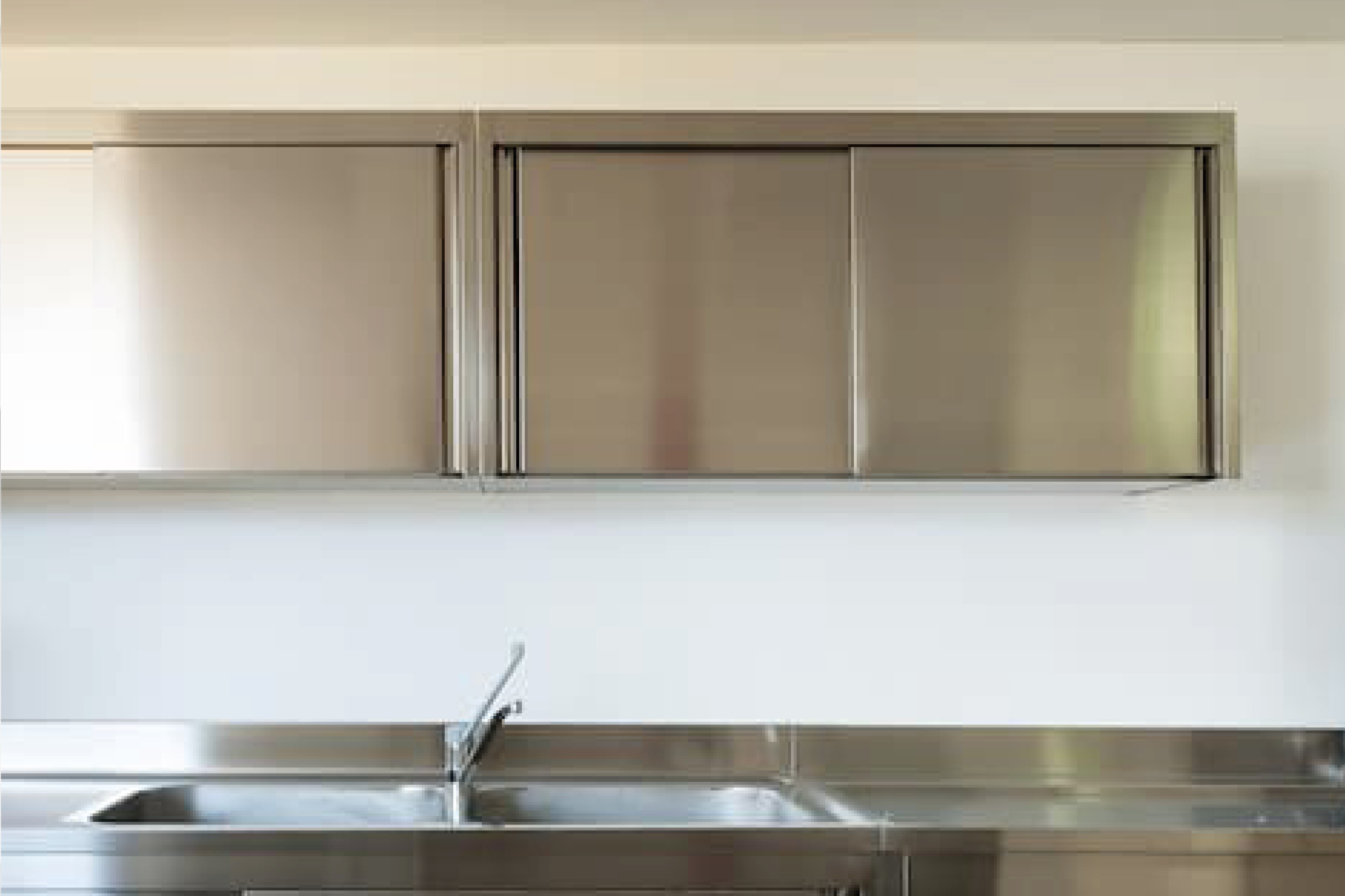 Saro  Edelstahlhängeschrank